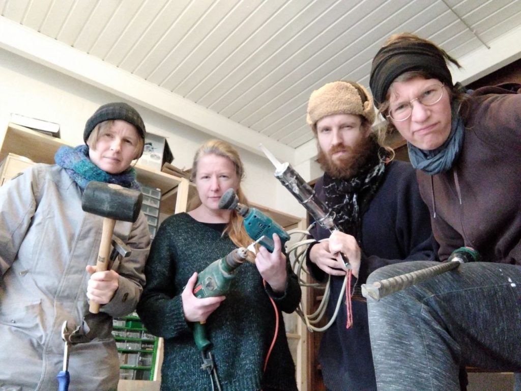 Portrait des PUNKT-Kollis mit Werkzeugen